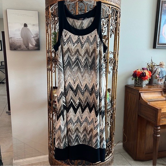 Dex Ladies Dress - Picture 1 of 4